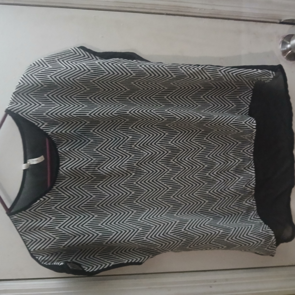 Chic Silver Gray Boxy Blouse with Geometric Design